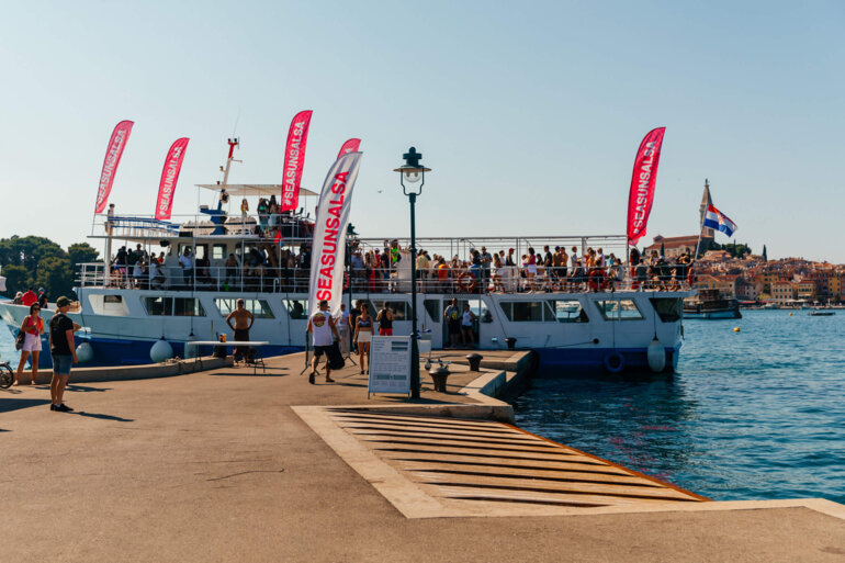 Dolphin Dock & Bus station