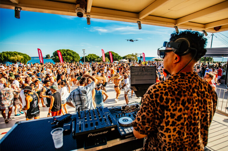 BEACH & POOL PARTIES